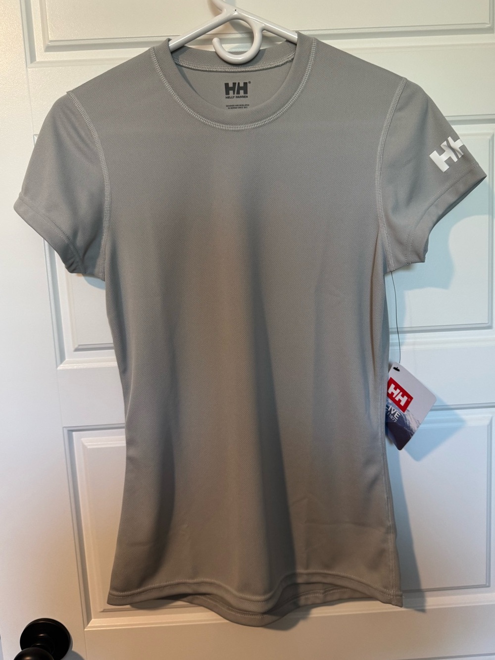 NWT Helly Hansen Short Sleeve Tech T-Shirt, Light Grey, Size Medium